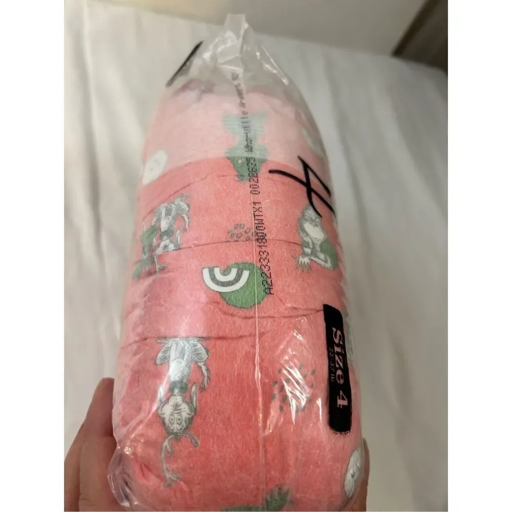 Hello Bello Christmas Grinch diapers size 4